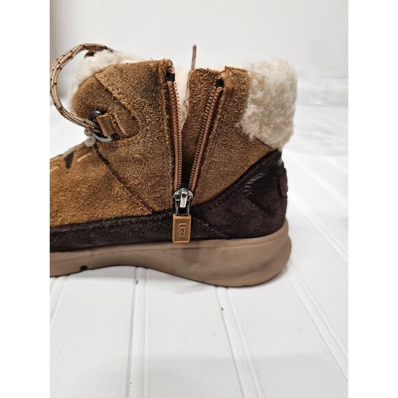 UGG Terretrail Cozy Lace boots girls size 4 - Picture 9 of 9